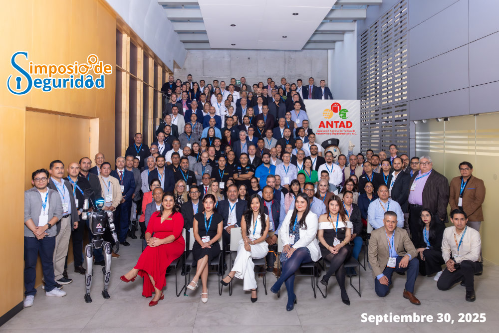 Foto grupal de la edición pasada 2025