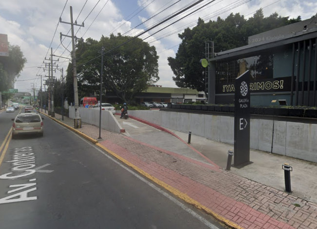 Acceso por Av. Contreras al Hotel Galería Plaza San Jerónimo